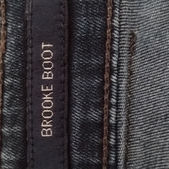 LUCKY BRAND BROOKE BOOT Jeans, EUC, Slim boot cut legs. - Picture 9 of 12